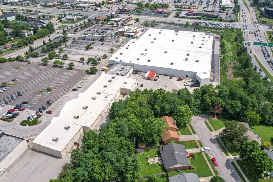 More Photos Of 3166-3180 Richmond Rd, Lexington General Retail For Lease