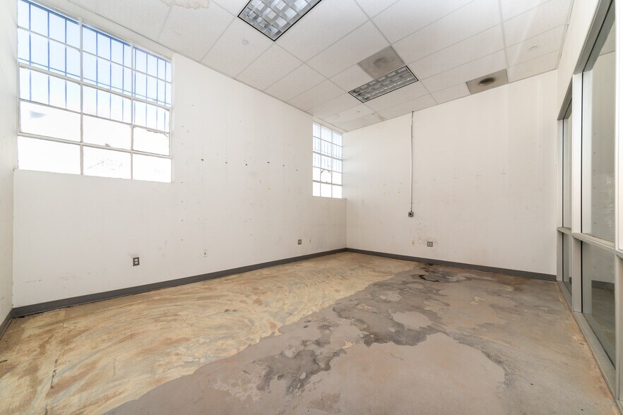 More Photos Of 15001 S Figueroa St, Gardena Distribution For Lease