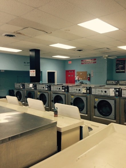 More Photos Of 4035-4047 W 115th St, Alsip Storefront For Lease