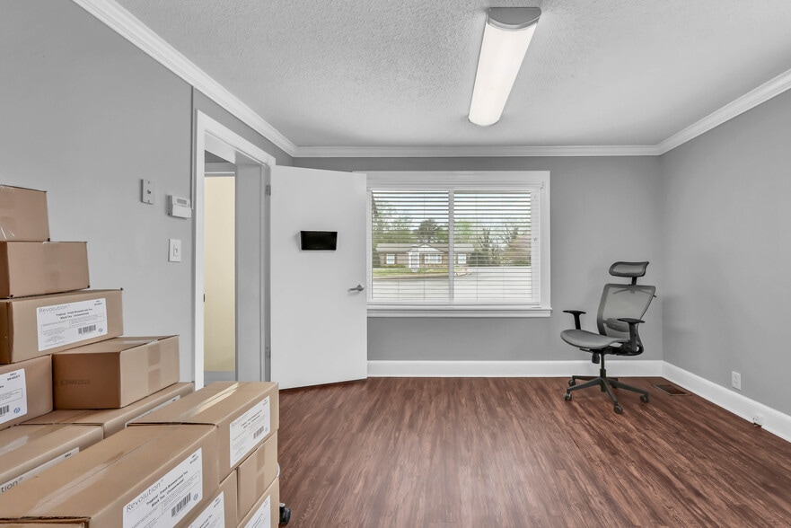 More Photos Of 1758 Memorial Dr, Clarksville Medical For Lease