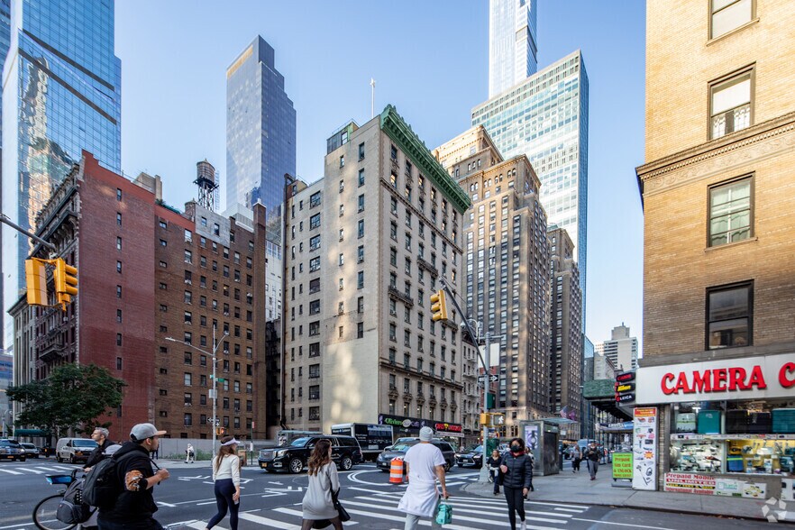 More Photos Of 850 Seventh Ave, New York Office For Lease
