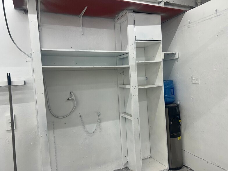 More Photos Of 1910 N Dixie Hwy, Hollywood General Retail For Lease