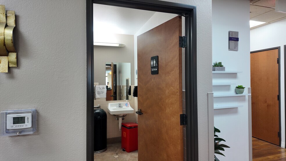 More Photos Of 9150 W Indian School Rd, Phoenix Medical For Sale