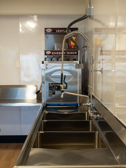 More Photos Of 602 SE 11TH Ave, Portland Food Processing For Lease