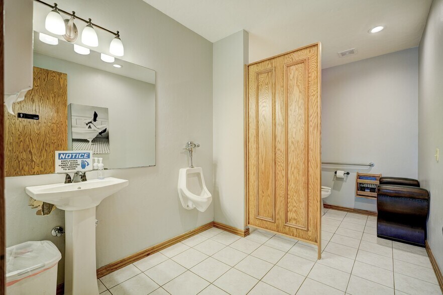More Photos Of 4832 Richmond Square Dr, Oklahoma City Office For Sale