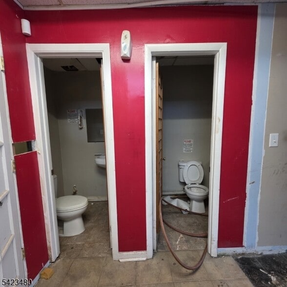 More Photos Of 713 E Main St, Bridgewater Convenience Store For Lease