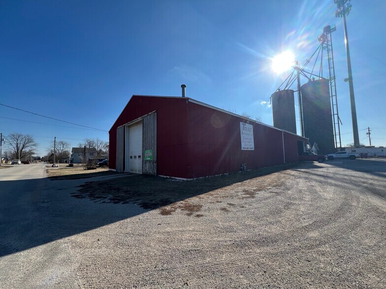 More Photos Of 410 E Chatham St, Metamora Industrial For Sale