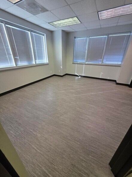 More Photos Of 4102 Woodlawn Ave, Pasadena Medical For Lease