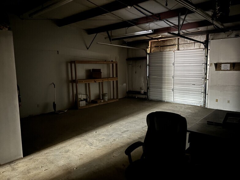 More Photos Of 5210 Pleasant View Rd, Memphis Showroom For Lease