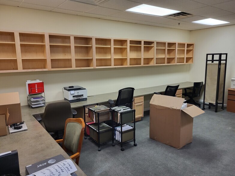 More Photos Of 1148 W Dillon Rd, Louisville Freestanding For Lease