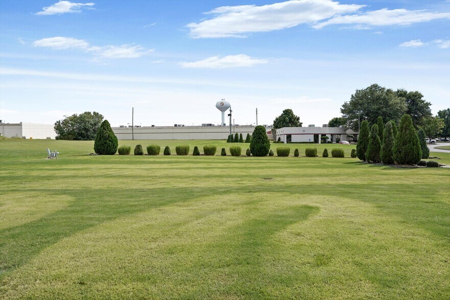 More Photos Of 1015 W Ithica St, Broken Arrow Office For Sale