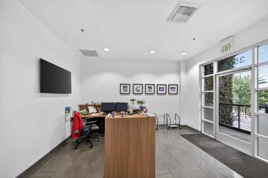 More Photos Of 3500 W Burbank Blvd, Burbank Office For Sale