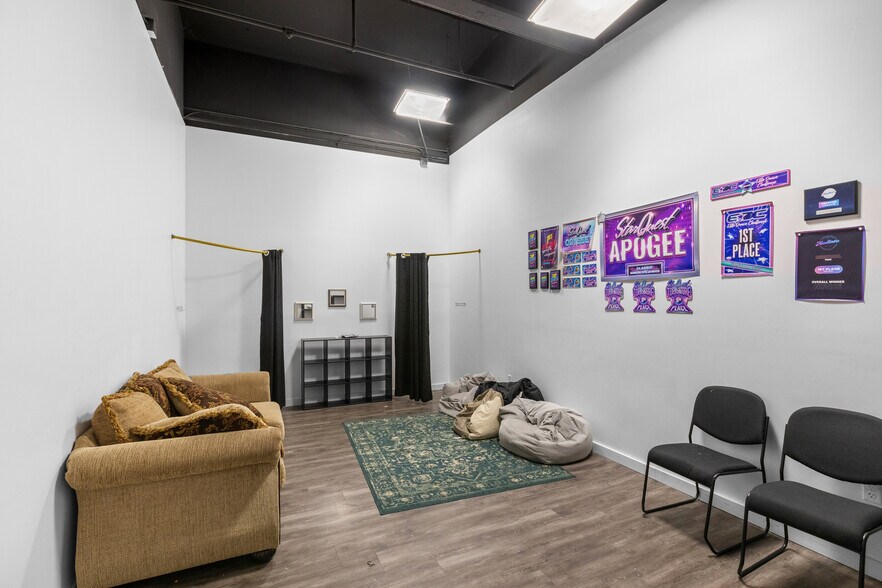 More Photos Of 280 High St, Clinton Department Store For Sale