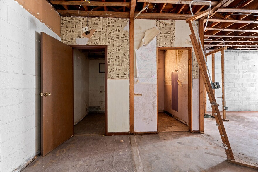 More Photos Of 39913 221st ave, Amboy General Retail For Sale