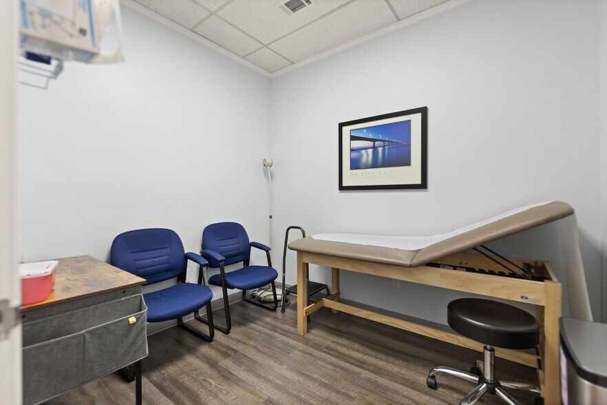More Photos Of 725 S Main St, London Medical For Sale