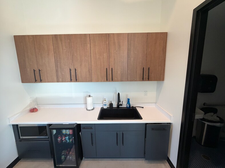 More Photos Of 827-833 E Pioneer Rd, Draper Loft Creative Space For Sale