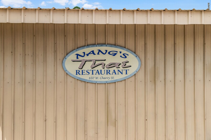 More Photos Of 697 W Cherry St, Jesup Restaurant For Sale