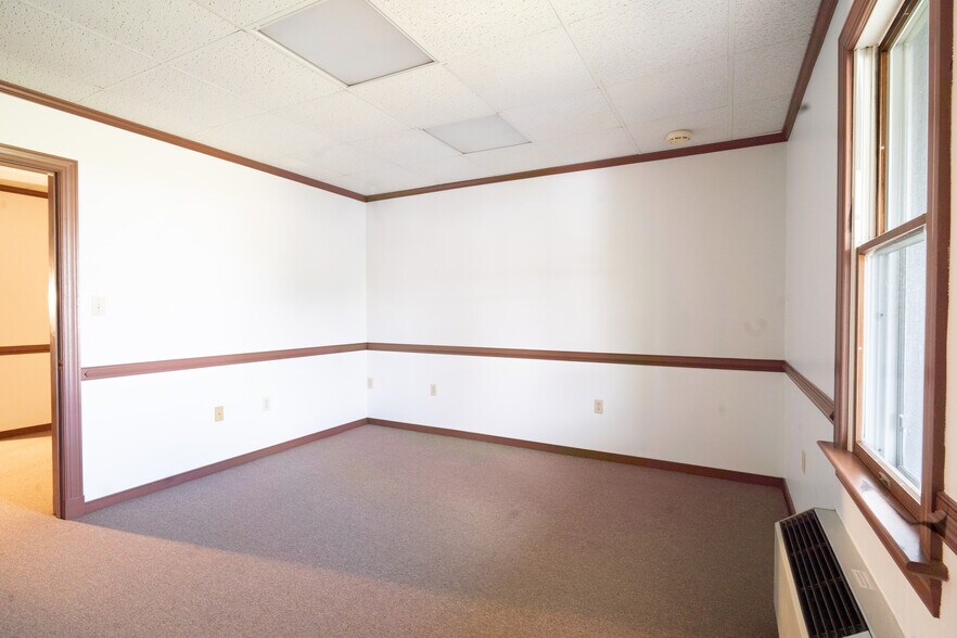 More Photos Of 220 Chesapeake Dr, White Stone Office For Sale