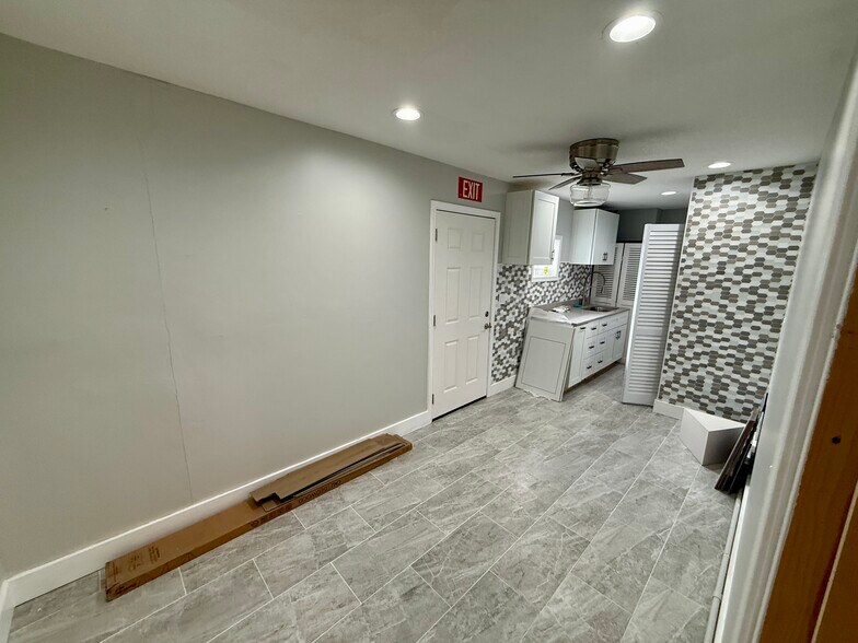 More Photos Of 1853 S 8th St, Amelia Island Freestanding For Lease