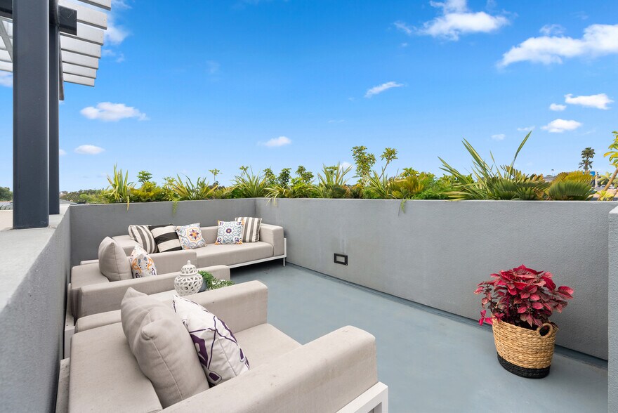 More Photos Of 930-932 Manhattan Beach Blvd, Manhattan Beach Office Residential For Sale