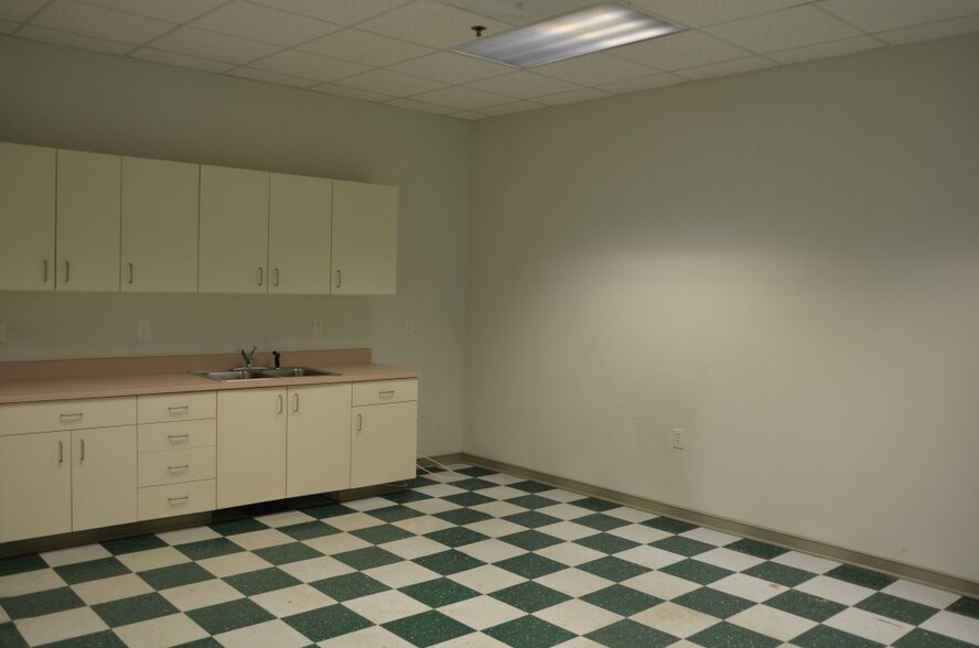 More Photos Of 415-417 Wolfe St, Fredericksburg Medical For Lease