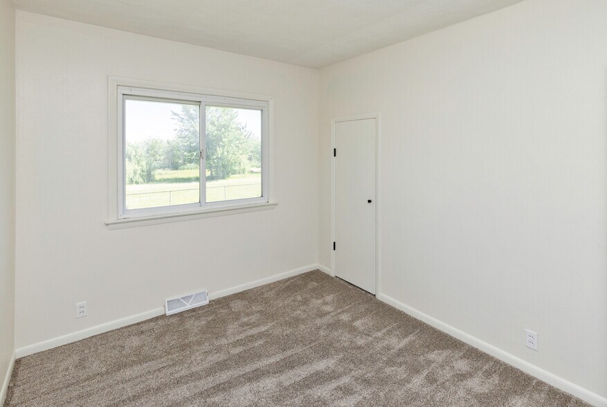 More Photos Of 1100 2nd St NE, Bondurant Industrial For Sale