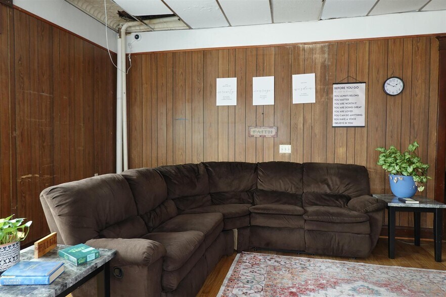 More Photos Of 1700 Monroe St, Stevens Point Apartments For Sale