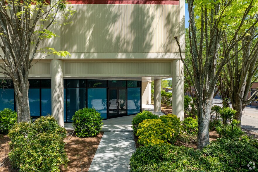 More Photos Of 5080 N Royal Atlanta Dr, Tucker Warehouse For Lease
