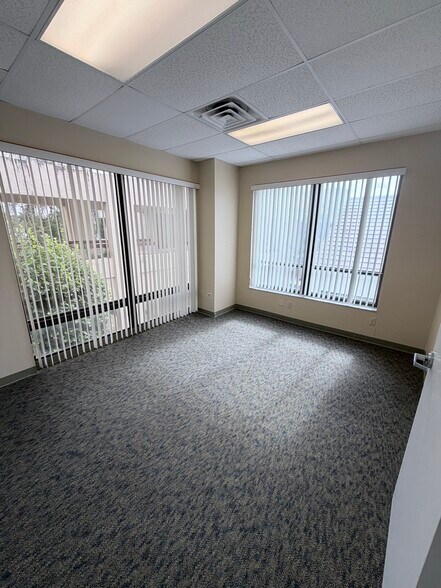 More Photos Of 900 SE Ocean Blvd, Stuart Office For Sale