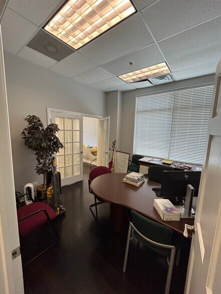 More Photos Of 5901 Dempster St, Morton Grove Office For Sale