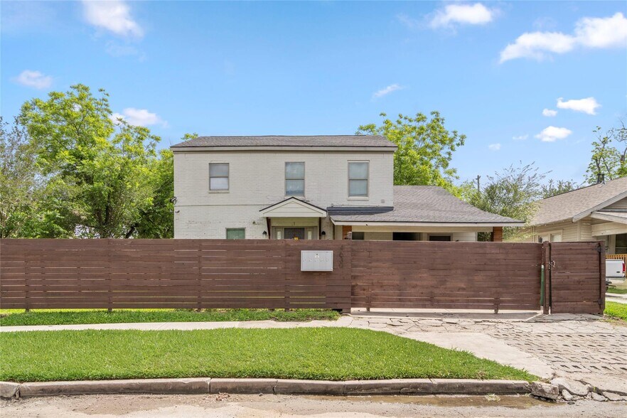 More Photos Of 4630 Woodside St, Houston Apartments For Sale