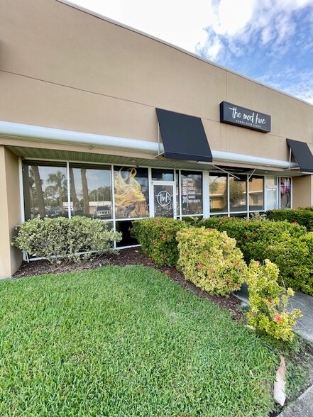 Primary Photo Of 5404 Hoover Blvd, Tampa Storefront Retail Office For Lease