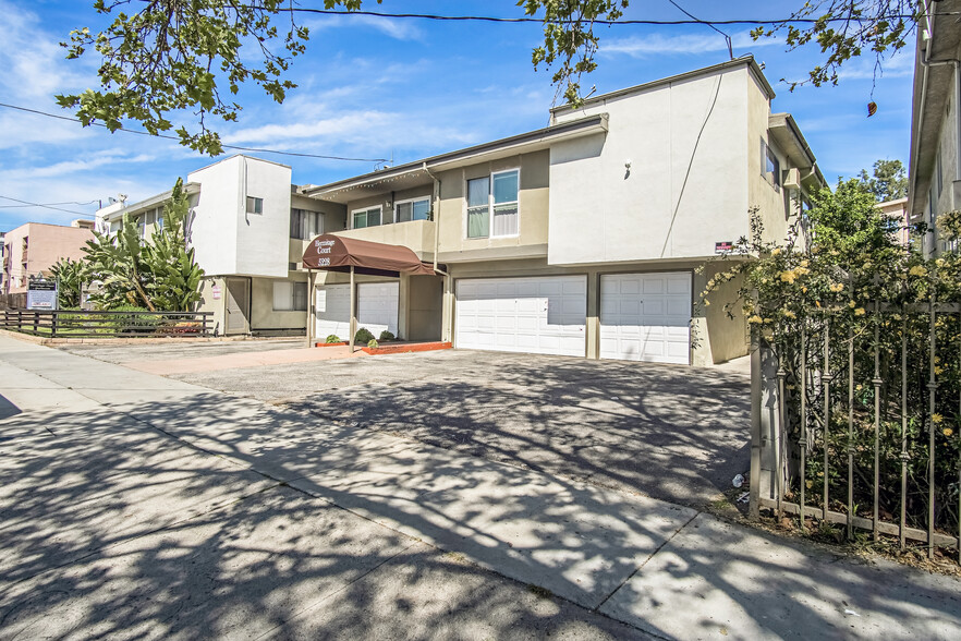 Primary Photo Of 5228 Hermitage Ave, Valley Village Apartments For Sale