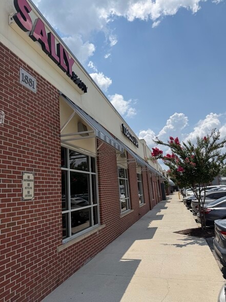 More Photos Of Peachtree Industrial Blvd @ SEC Peachtree Industrial & Chamblee, Chamblee Unknown For Lease
