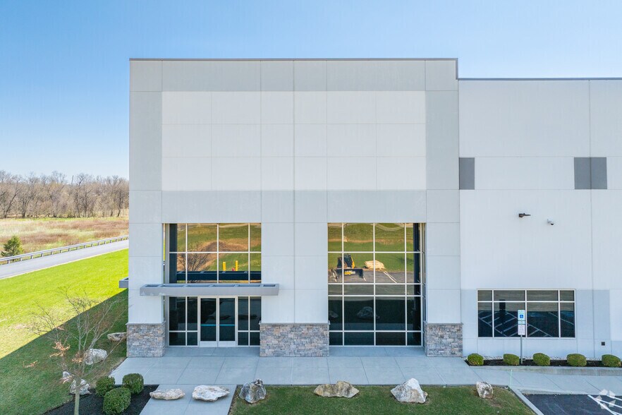 More Photos Of 140 Fulling Mill Rd, Middletown Distribution For Lease