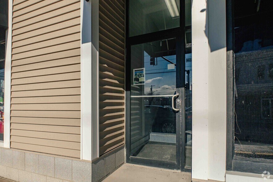 More Photos Of 4 High St, Hampton Storefront Retail Office For Sale