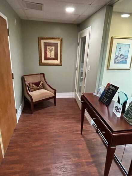 More Photos Of 4300 Biscayne Blvd, Miami Office Residential For Lease