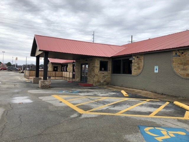 Primary Photo Of 1700 S Caraway Rd, Jonesboro Restaurant For Lease