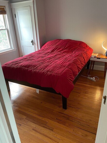 More Photos Of 132 Rawson Rd, Arlington Flex For Sale