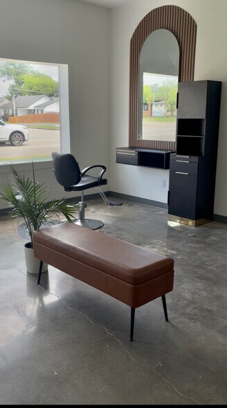 More Photos Of 701 N York St, Muskogee Storefront Retail Office For Lease