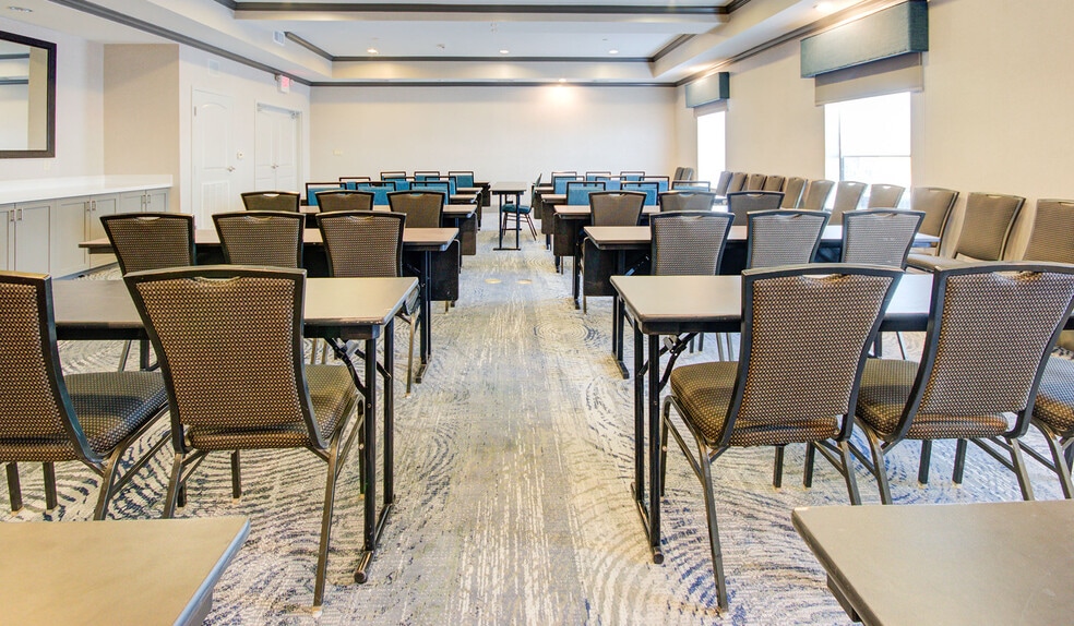More Photos Of 4617 7th St, Bay City Hotel For Sale