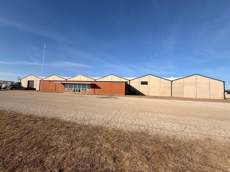 More Photos Of 1709 E Hwy 20, Lawton Warehouse For Lease