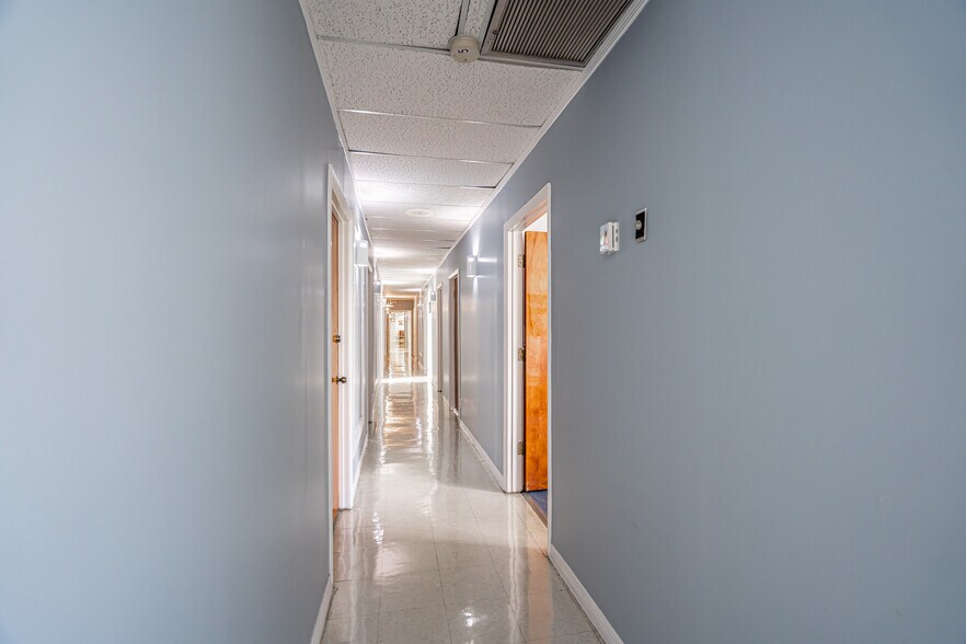 More Photos Of 1928 NE 154th St, North Miami Beach Unknown For Lease