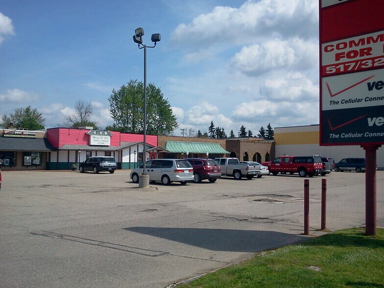 More Photos Of 631-651 E Saginaw Hwy, Grand Ledge Freestanding For Lease