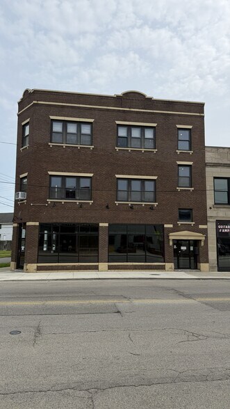 More Photos Of 4507 Lorain Ave, Cleveland Office For Lease