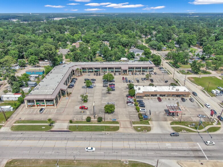 More Photos Of 1712 N Frazier St, Conroe General Retail For Sale