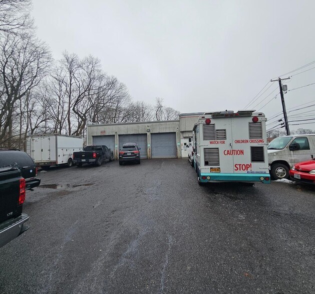 More Photos Of 87 Ronkonkoma Ave, Ronkonkoma Warehouse For Sale
