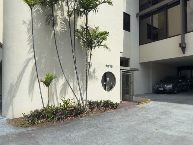 More Photos Of 1297-1313 S Beretania St, Honolulu Office For Lease