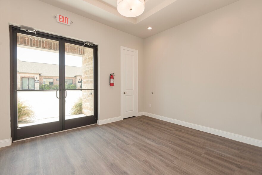 More Photos Of 2601 Little Elm Pkwy, Little Elm Office For Sale