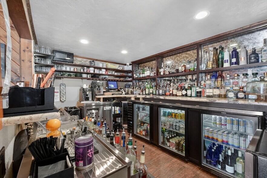 More Photos Of 314 Flagler Ave, New Smyrna Beach Storefront For Sale